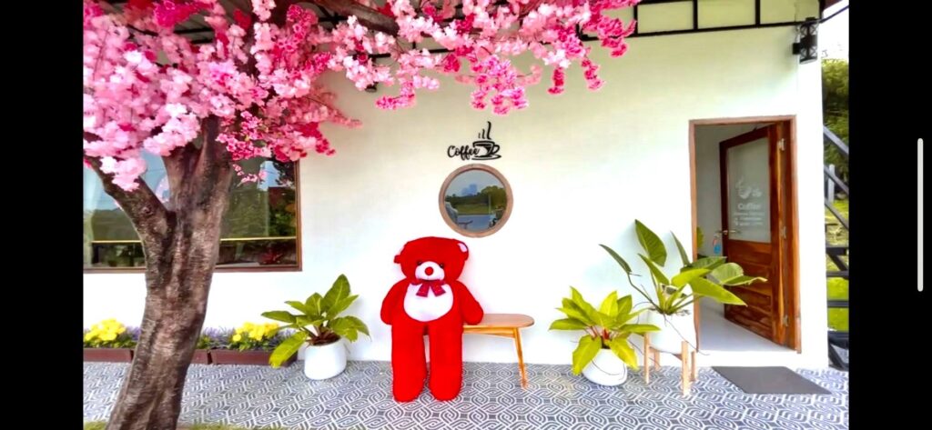 ร้านตำแรดแซ่บนัว ริมอ่างเก็บน้ำนาจะเรีย ทับทิมสยาม 06 อ.ขุขันธ์ จ.ศรีสะเกษ